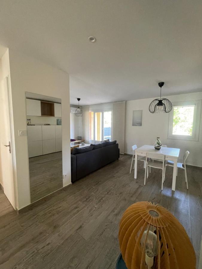 Appartement Proche Mer Avec Terrasse Et Jardin Privatif Hyeres Exterior photo